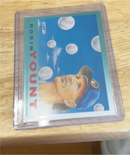 1992 Fleer #708 Robin Yount — front