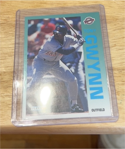 1992 Fleer #605 Tony Gwynn — front