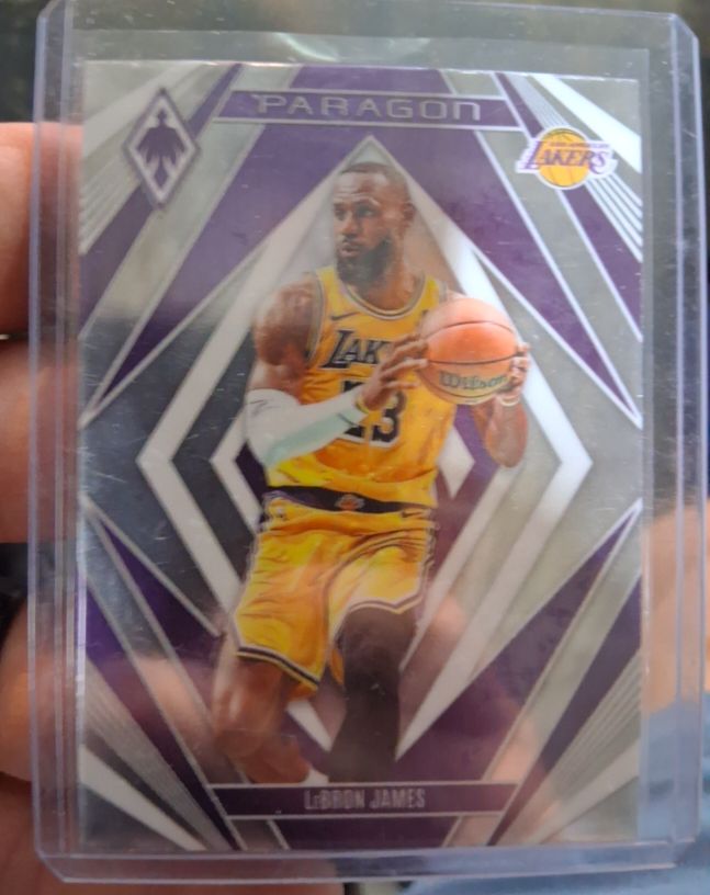 2023-24 Panini Phoenix #14 LeBron James Paragon — front