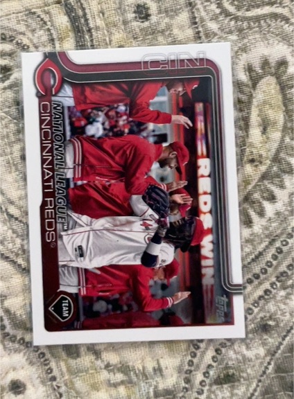 2025 Topps #99 Cincinnati Reds Team Card Elly De La Cruz — front