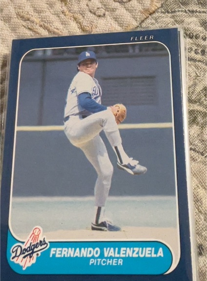 1986 Fleer #145 Fernando Valenzuela — front