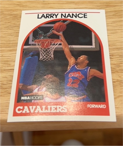 1989-90 NBA Hoops #25 Larry Nance — front