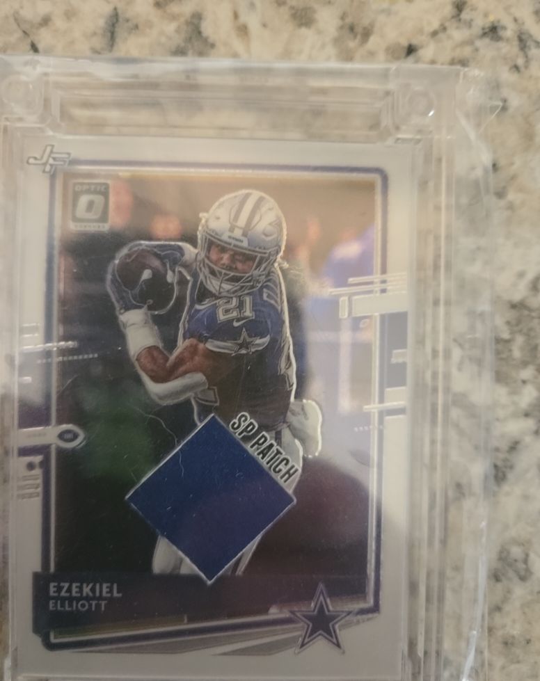 2020 Panini Donruss Optic #30 Ezekiel Elliott Cowboys Base Prizm — front