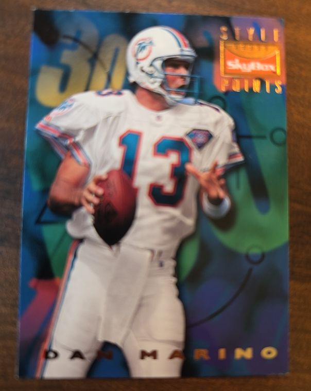 1995 SkyBox Premium #142 Dan Marino Style Points — front