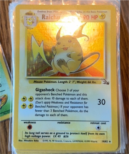 1999 Pokémon Fossil #14 Raichu — front