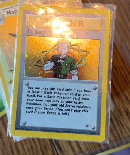 2000 Pokemon Gym Heroes #17 Lt. Surge — front