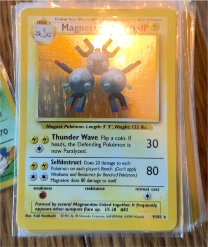 1999 Pokémon #9 Magneton — front