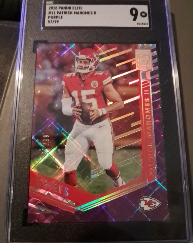 2018 Panini Elite #11 Patrick Mahomes II Purple — front