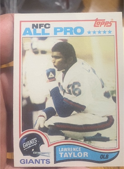 1982 Topps #434 Lawrence Taylor — front