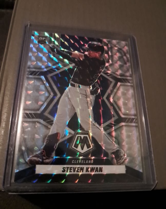 2022 Panini Mosaic #273 Steven Kwan Silver Prizm — front