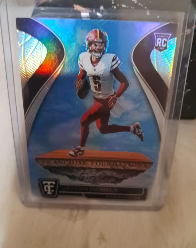 2024 Panini Totally Certified #20 Jayden Daniels Franchise Foundations — front