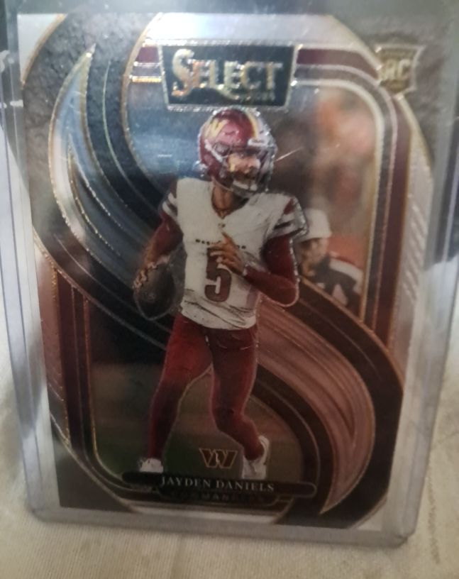 2024 Panini Select Premier Level #112 Jayden Daniels — front