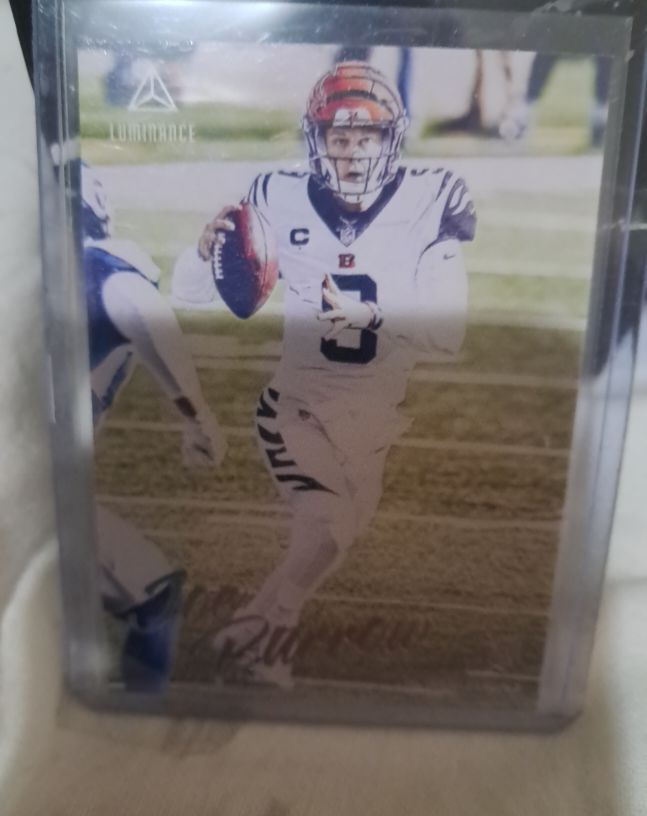 2020 Panini Chronicles Luminance #201 Joe Burrow — front