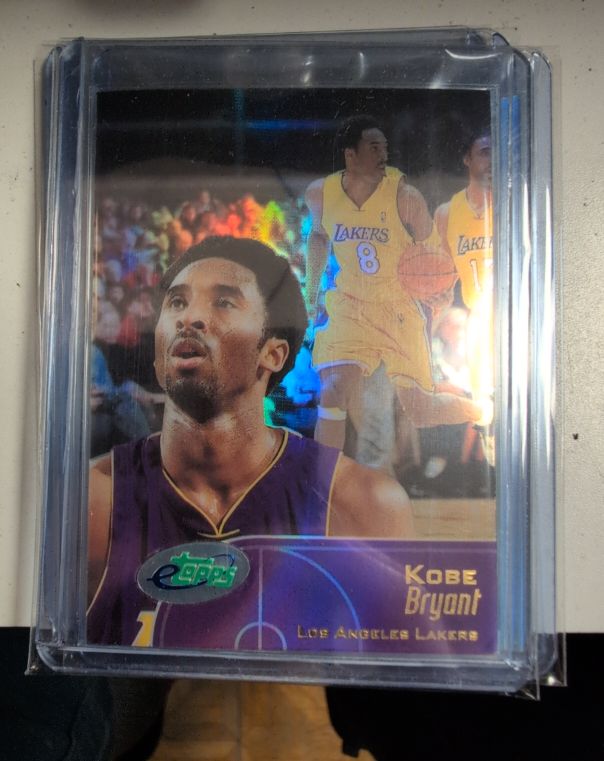 2001 eTopps #15 Kobe Bryant — front