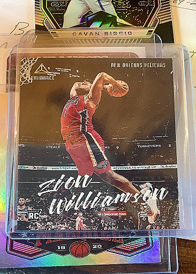 2019-20 Panini Chronicles Luminance #143 Zion Williamson — front