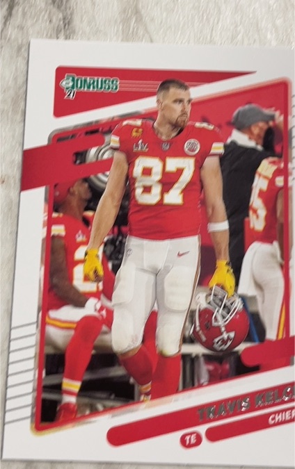 2021 Donruss #118b Travis Kelce No Helmet — front