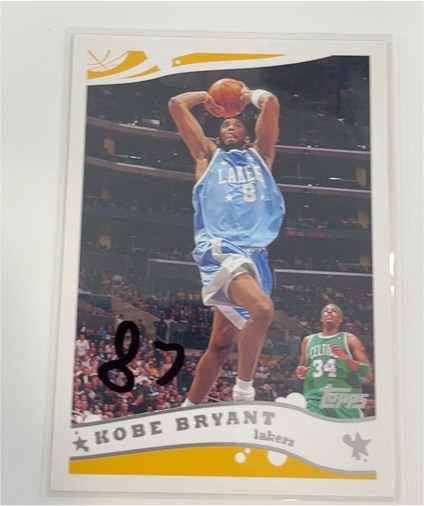 2005-06 Topps #69 Kobe Bryant — front