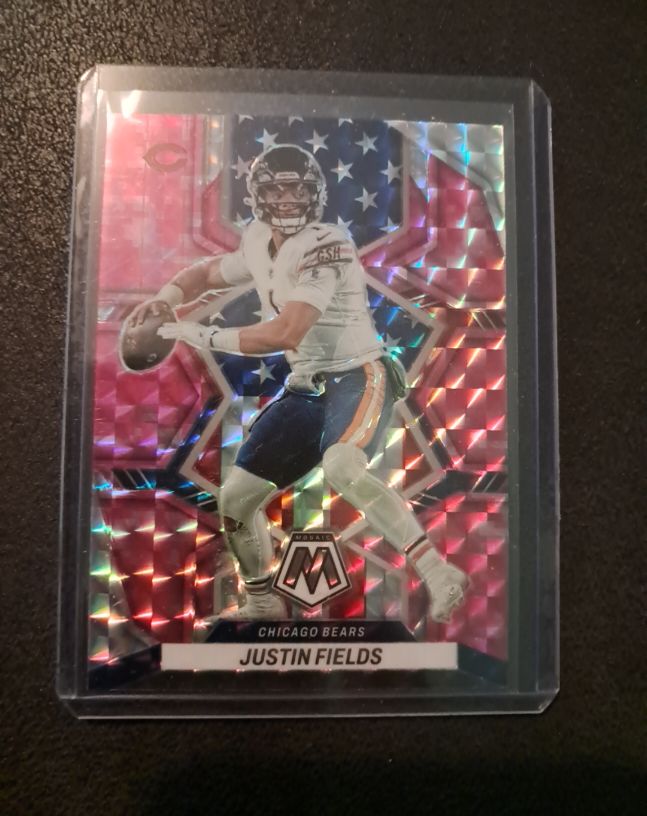 2022 Panini Mosaic #Justin Fields Pink Camo Prizm — front