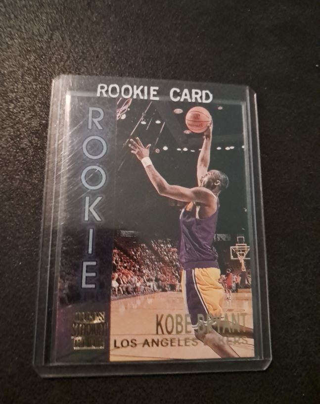 1996-97 Topps Stadium Club #R9 Kobe Bryant Rookie Card — front