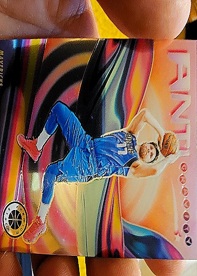2023-24 Panini NBA Hoops Premium Stock Anti-Gravity #4 Luka Dončić — front