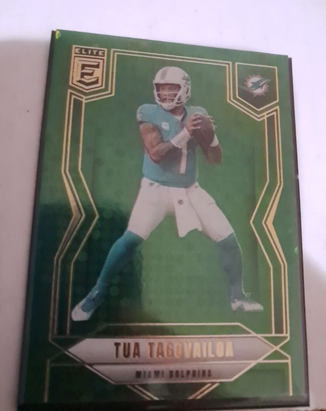 2025 Panini Donruss Elite #71 Tua Tagovailoa — front