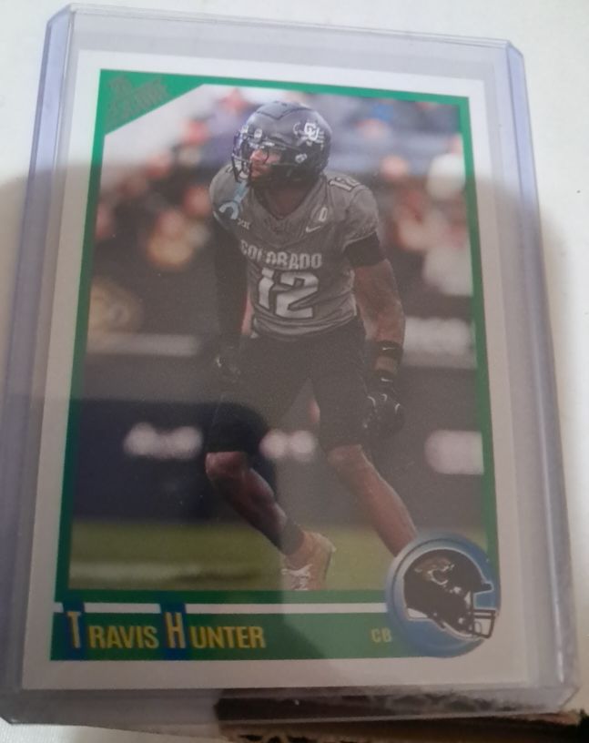 2025 Panini Score #5 Travis Hunter — front