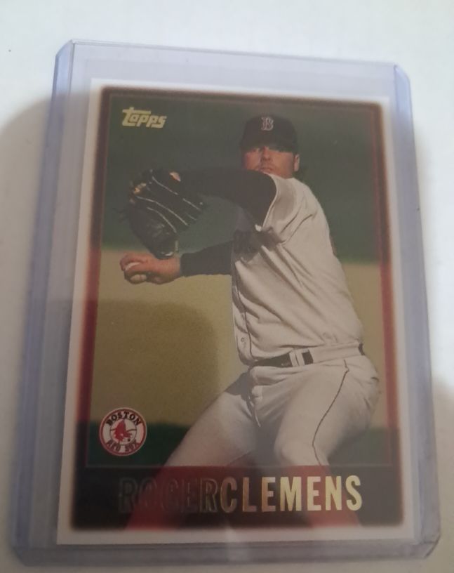 1997 Topps #370 Roger Clemens — front