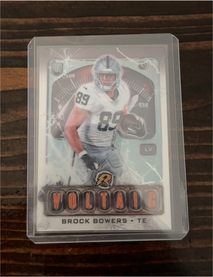2024 Topps Resurgence Voltaic #V-7 Brock Bowers — front