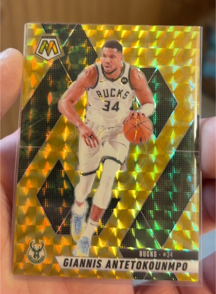 2024-25 Panini Mosaic #13 Giannis Antetokounmpo — front