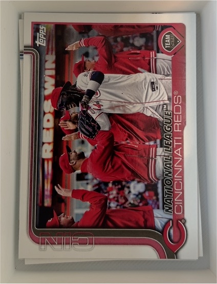 2025 Topps #99 Cincinnati Reds — front