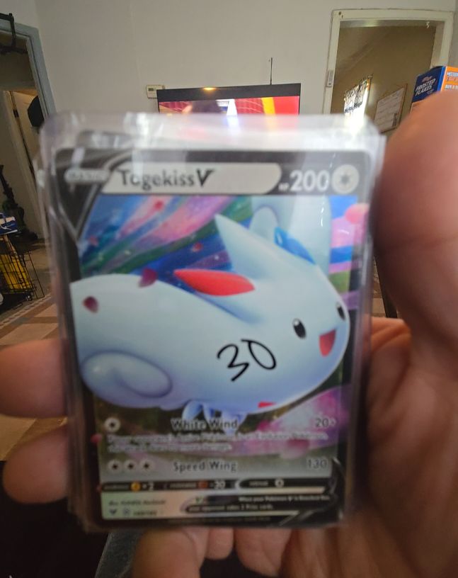 2020 Pokémon Vivid Voltage #140 Togekiss V — front