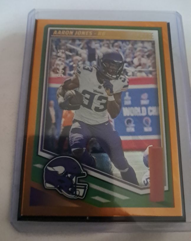 2025 Panini Score Football #11 Aaron Jones — front
