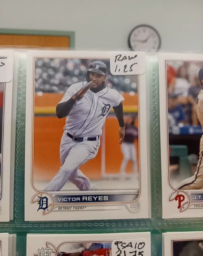 2022 Topps Series 2 #655 Victor Reyes — front