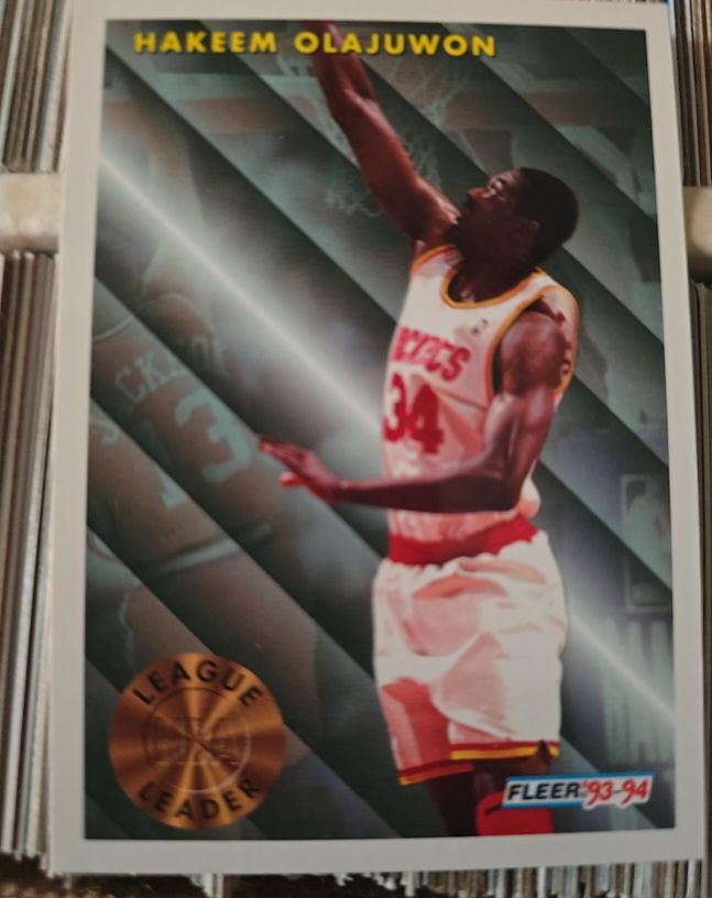 1993-94 Fleer #225 Hakeem Olajuwon League Leader — front
