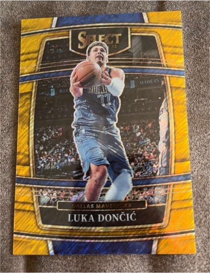2021-22 Panini Select Concourse #12 Luka Dončić — front