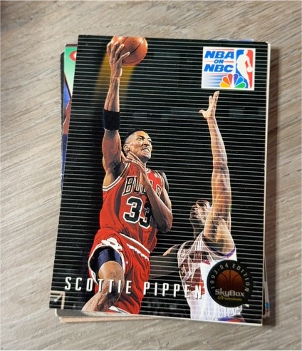 1993 SkyBox Premium #16 Scottie Pippen — front