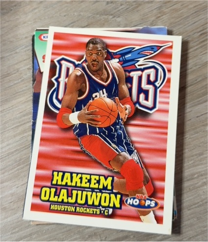 1997-98 NBA Hoops #62 Hakeem Olajuwon — front