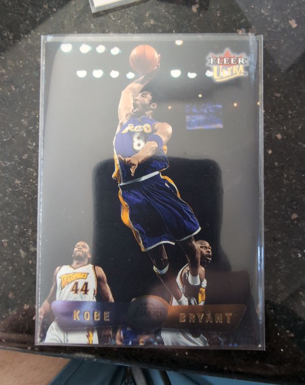 2001 Fleer Ultra #26 Kobe Bryant — front