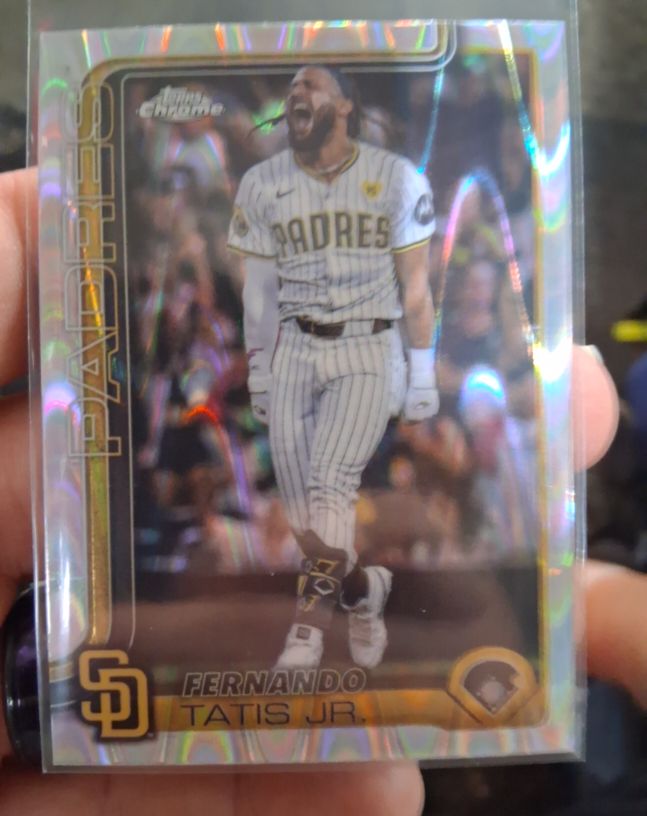 2025 Topps Chrome #159 Fernando Tatis Jr. — front