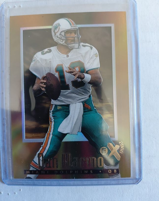 1997 Skybox EX 2000 #48 Dan Marino — front