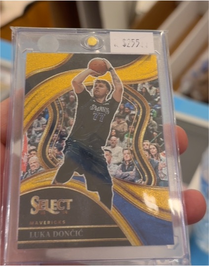 2023 Panini Select #255 Luka Dončić — front
