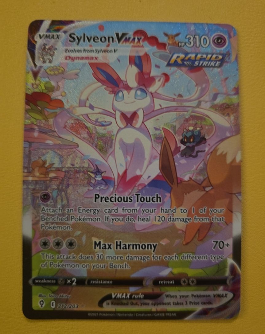 2021 Pokémon Sword & Shield Evolving Skies #212 Sylveon VMAX — front