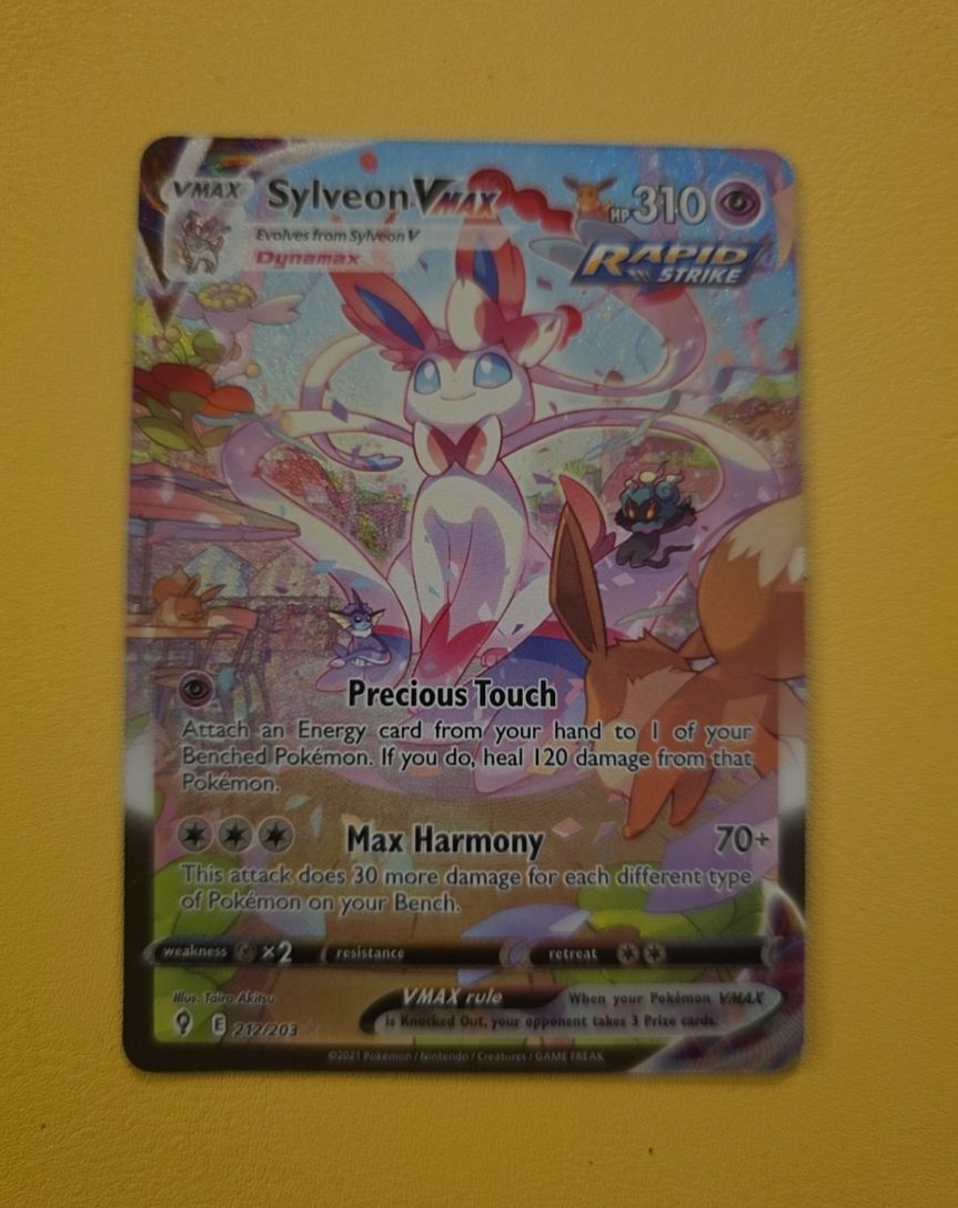 2021 Pokémon Sword & Shield Evolving Skies #212 Sylveon VMAX — front