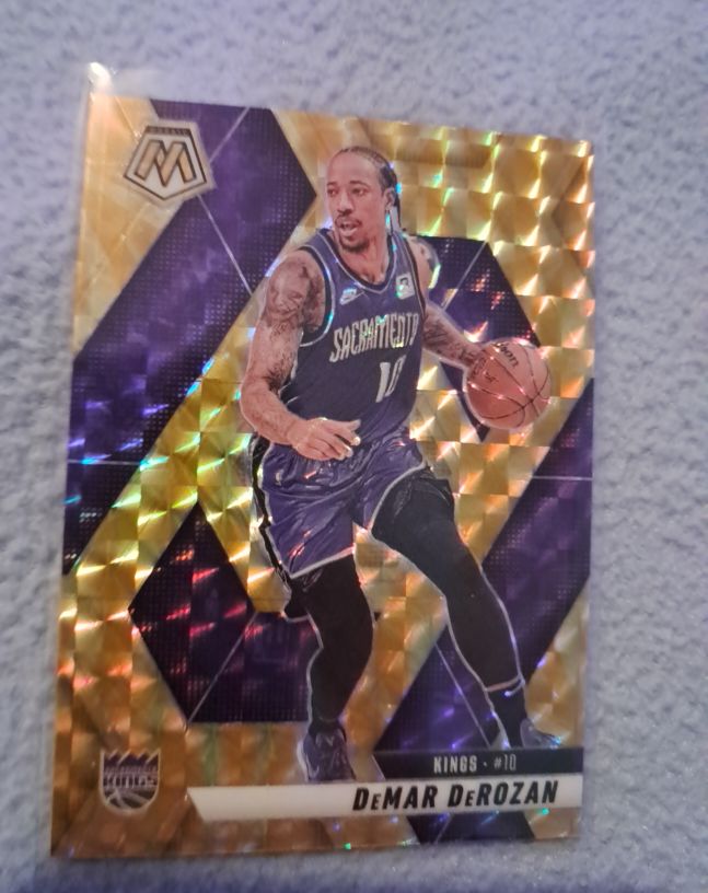 2019-20 Panini Mosaic #10 DeMar DeRozan — front