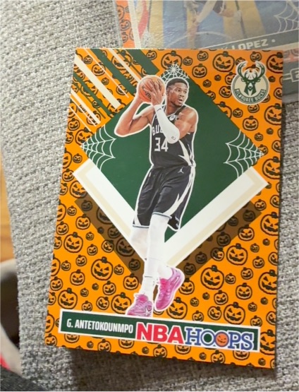 2024-25 Panini Haunted Hoops #288 Giannis Antetokounmpo Orange Pumpkin Tribute — front