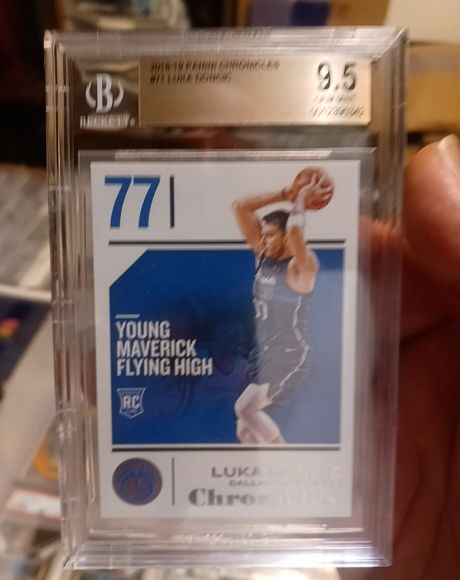 2018-19 Panini Chronicles #71 Luka Doncic Rookie Card — front