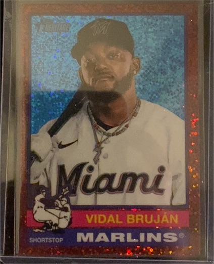 2025 Topps Heritage Chrome #82 Vidal Bruján — front