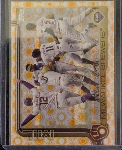 2025 Topps Series 2 #396 Milwaukee Brewers Holiday Sun — front