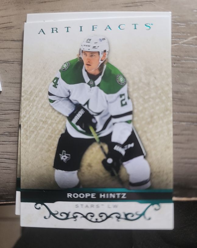 2021-22 Upper Deck Artifacts #84 Roope Hintz — front