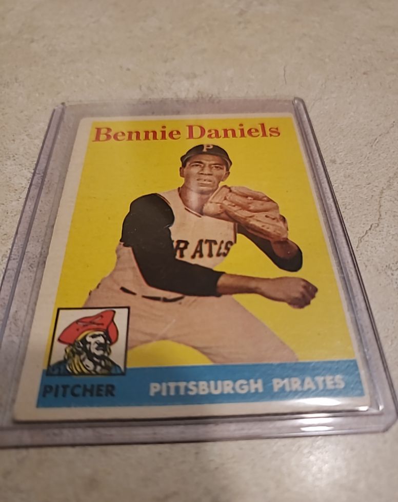 1958 Topps #392 Bennie Daniels — front